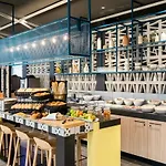 Courtyard By Marriott Paris Hotel