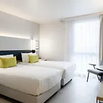Courtyard By Marriott Paris Hotel