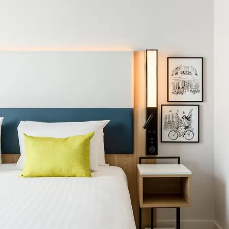 Courtyard By Marriott Paris 4*