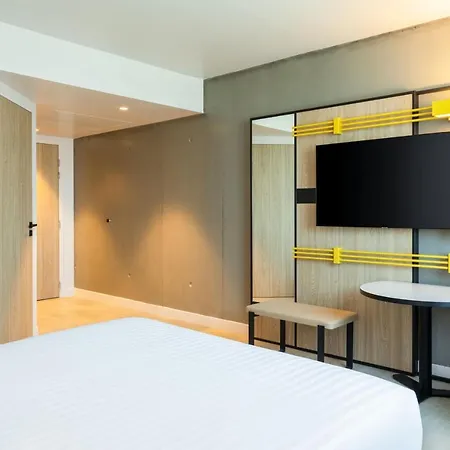 Courtyard By Marriott Paris 酒店