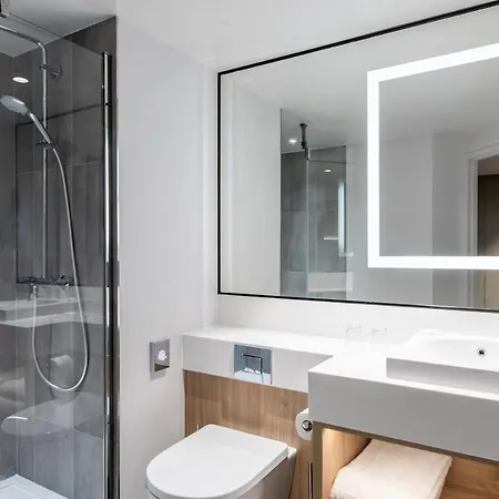 Courtyard By Marriott Paris Hotel