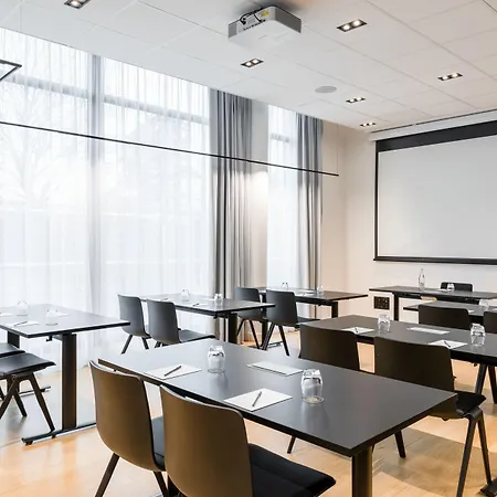 Courtyard By Marriott Paris 酒店 4*