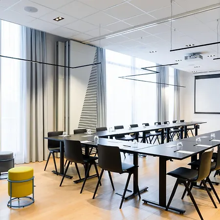 Courtyard By Marriott Paris 4* 克雷泰伊