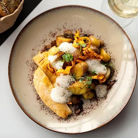 Courtyard By Marriott Paris 4*