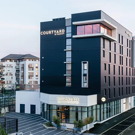 Courtyard By Marriott Paris 酒店