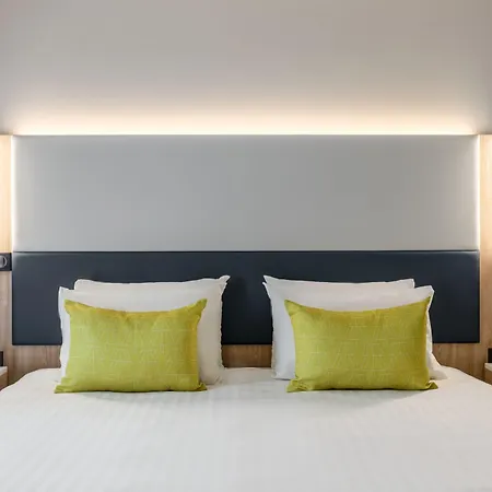 Courtyard By Marriott Paris 4* 克雷泰伊