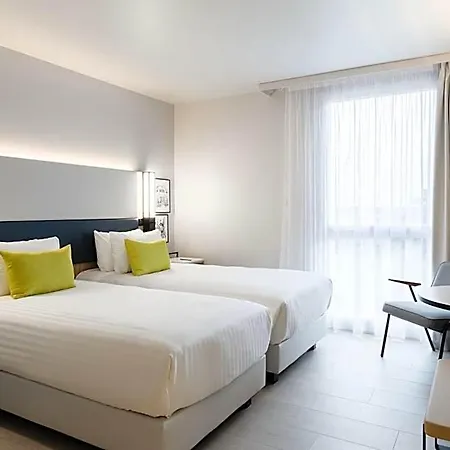 Courtyard By Marriott Paris 4* 克雷泰伊