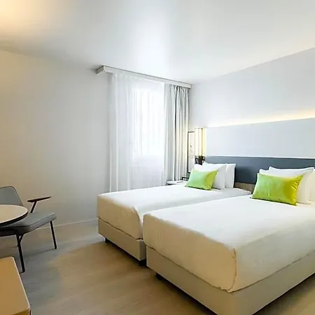 Courtyard By Marriott Paris 4* 克雷泰伊