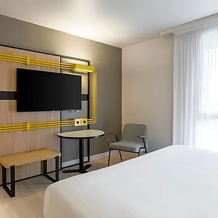 Courtyard By Marriott Paris 4* 克雷泰伊