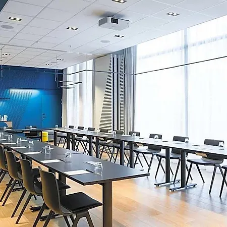 Courtyard By Marriott Paris 4*