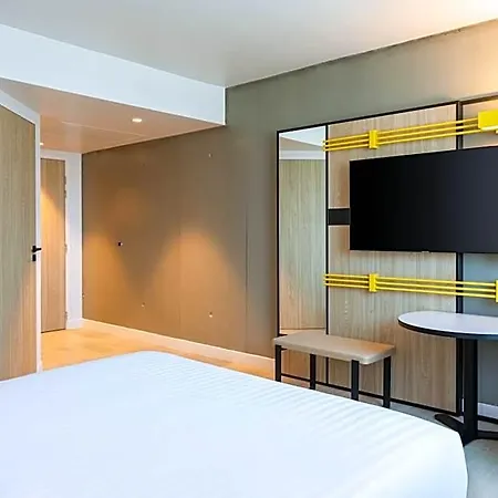 Courtyard By Marriott Paris 4*