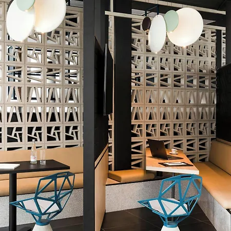 Courtyard By Marriott Paris Hotel