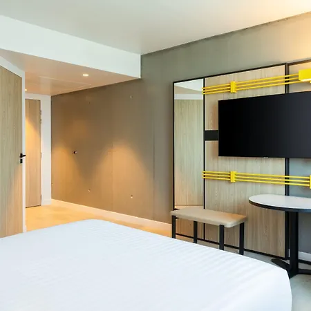 Hotel Courtyard By Marriott Paris 4*