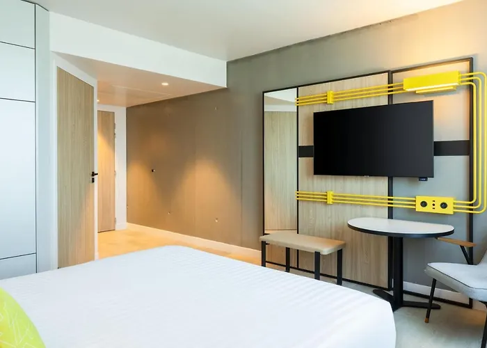Courtyard By Marriott Paris Hotel