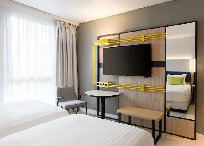 Courtyard By Marriott Paris Hotel