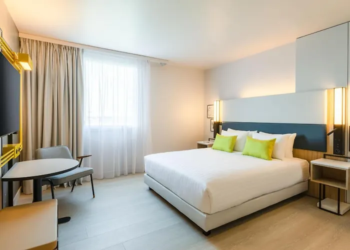 Courtyard By Marriott Paris 4*