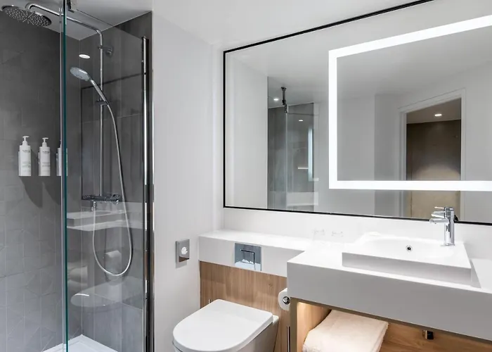 Courtyard By Marriott Paris Hotel