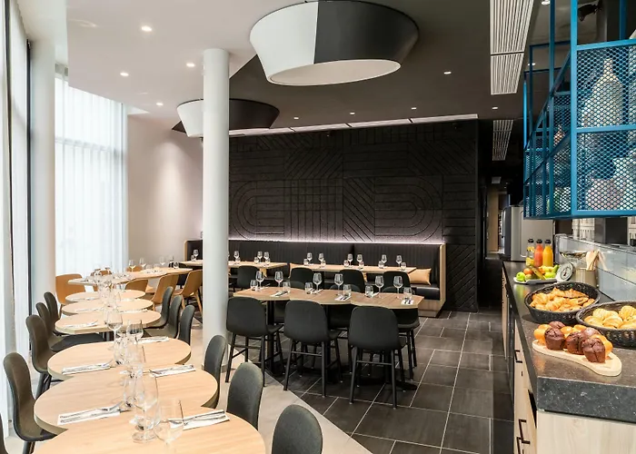 Courtyard By Marriott Paris 4*