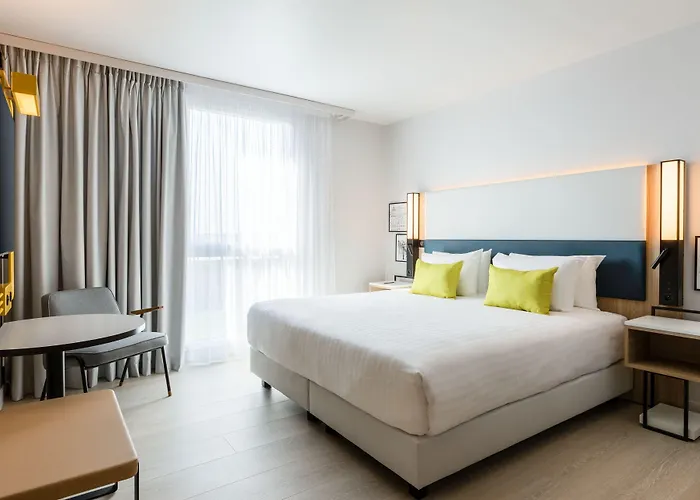 Courtyard By Marriott Paris Hotel