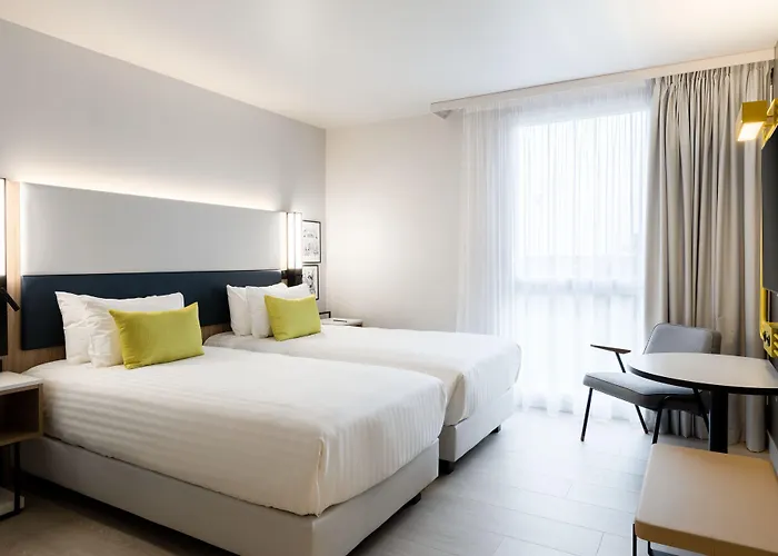 Courtyard By Marriott Paris Hotel 4*